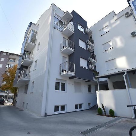 Apartment Sinisa With Garage Novi Sad Luaran gambar